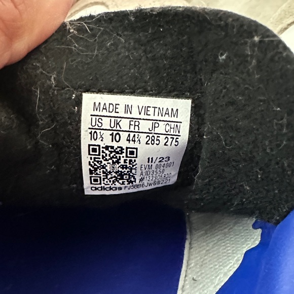 Adidas Men's White and Blue Messi Sambas - Picture 7 of 7